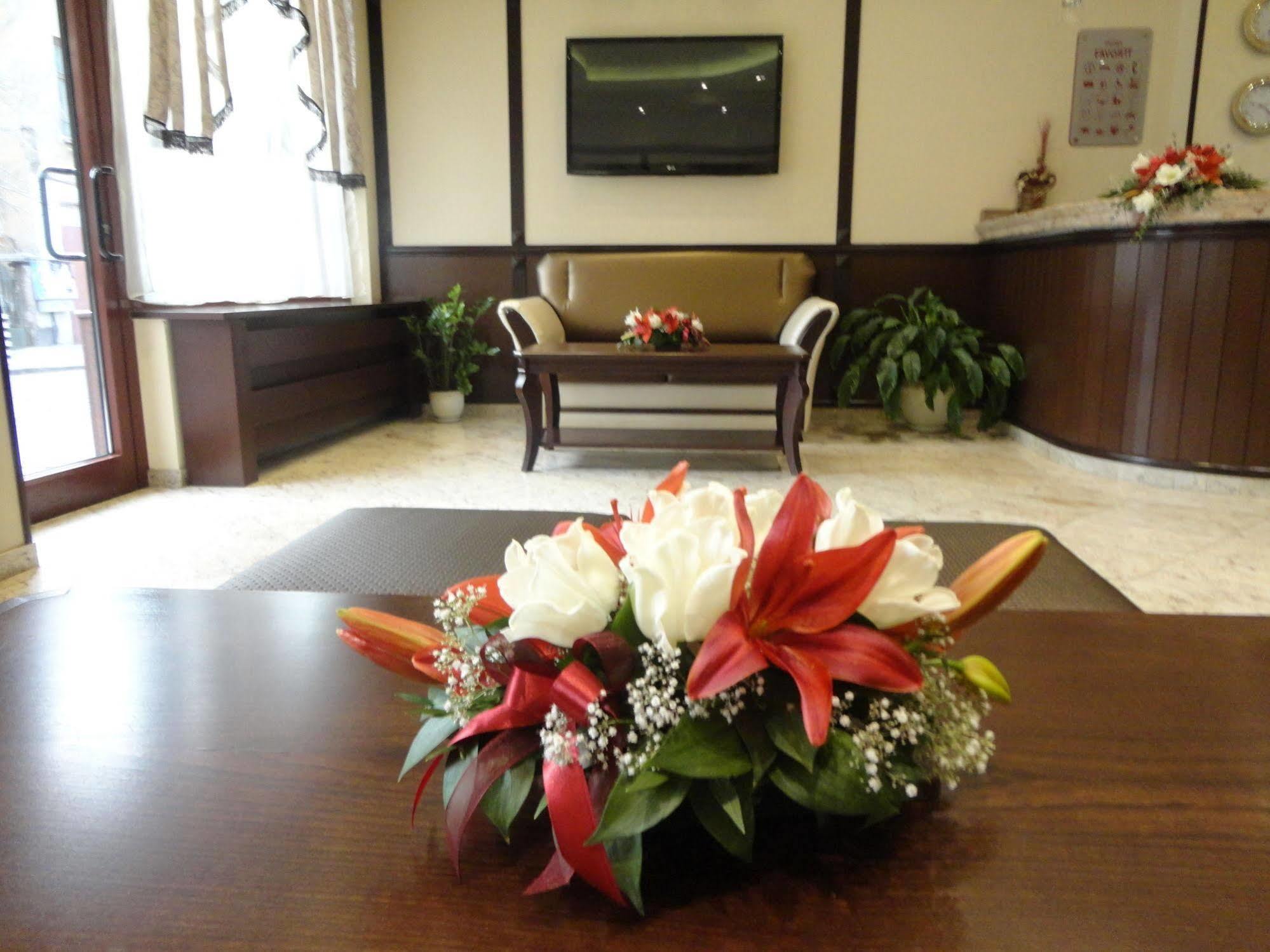 Favorit Hotel 3*