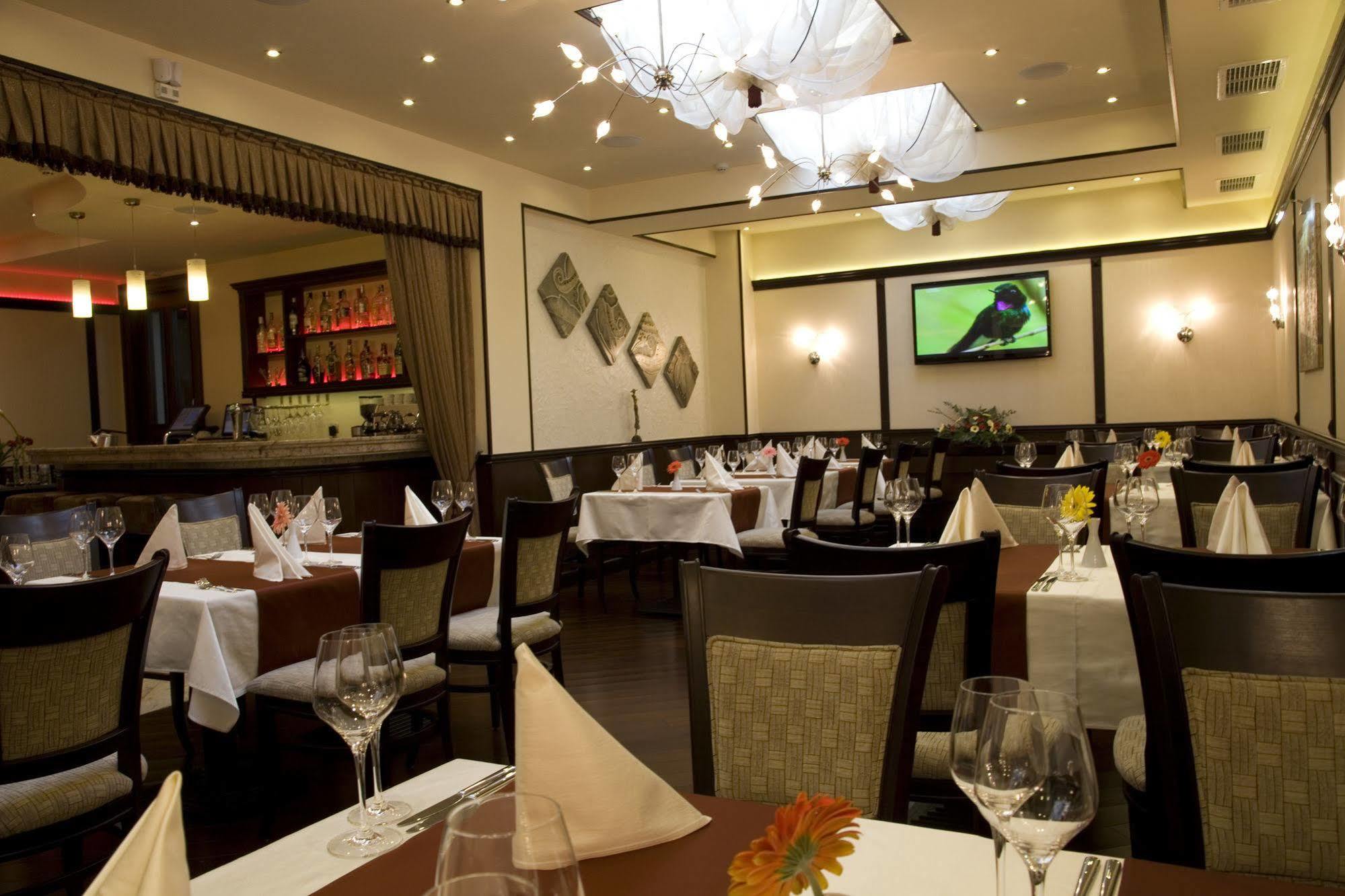 Favorit Hotel 3*